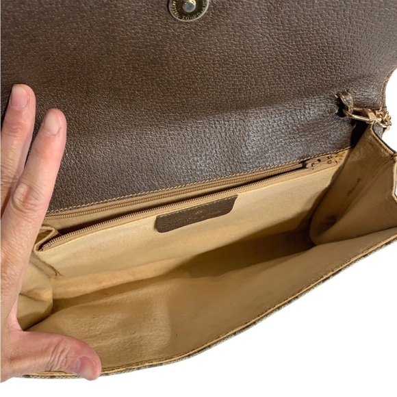 AUTHENTIC LARGE GUCCI CLUTCH WITH CHAIN STRAP - Picture 7 of 16